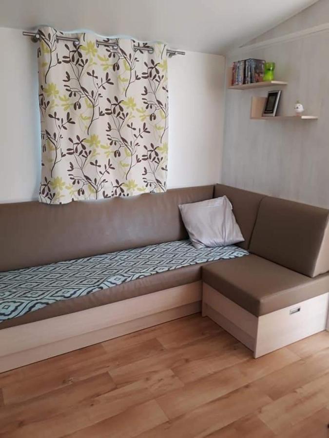 Luxueuze Stacaravan In Bredene Met Eigen Terras En Tuintje المظهر الخارجي الصورة