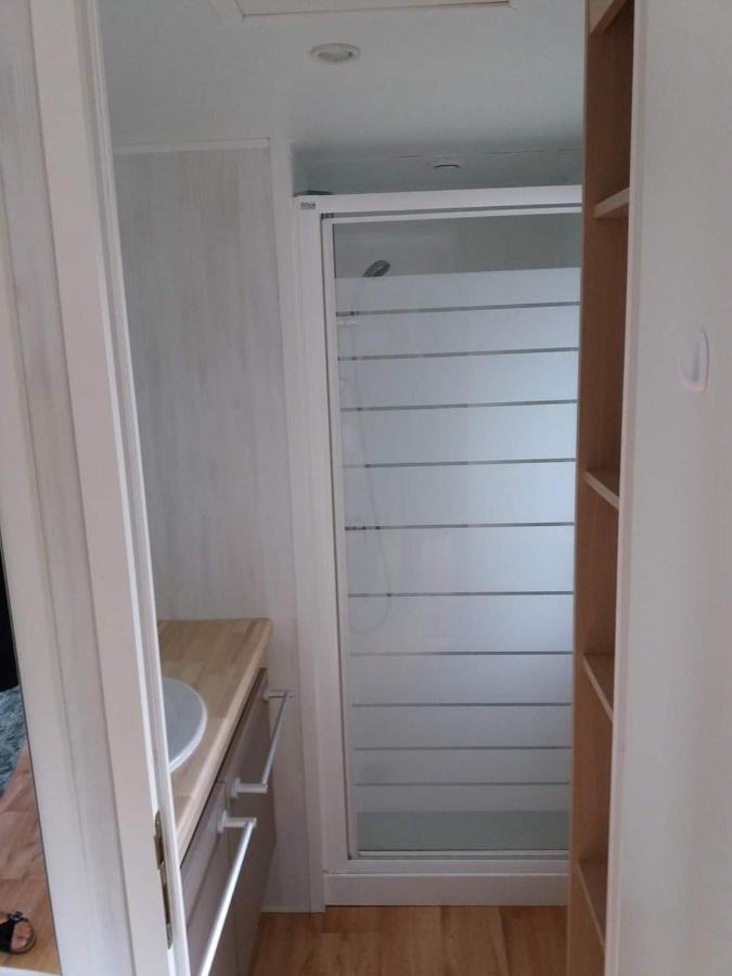 Luxueuze Stacaravan In Bredene Met Eigen Terras En Tuintje المظهر الخارجي الصورة